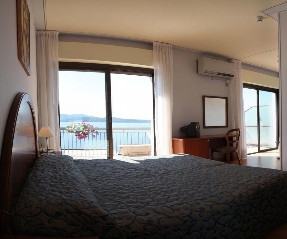 Albergo Miralago ヴェルバーニア 部屋 写真