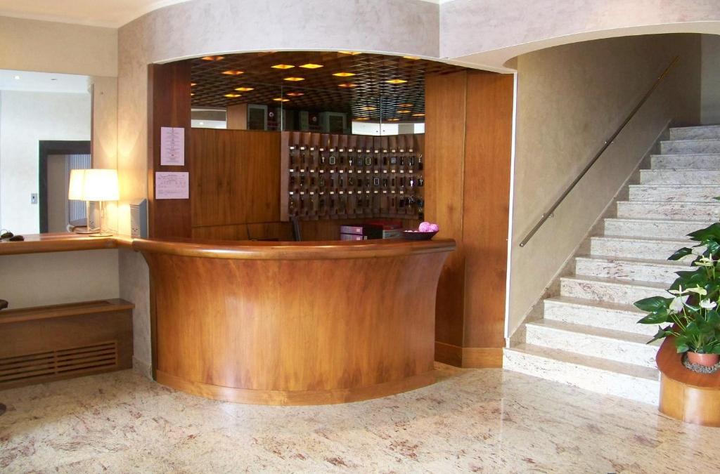 Albergo Miralago ヴェルバーニア エクステリア 写真