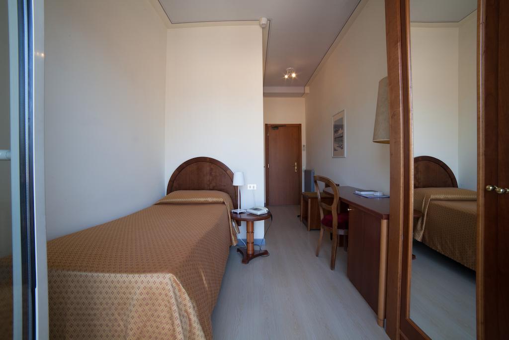 Albergo Miralago ヴェルバーニア 部屋 写真