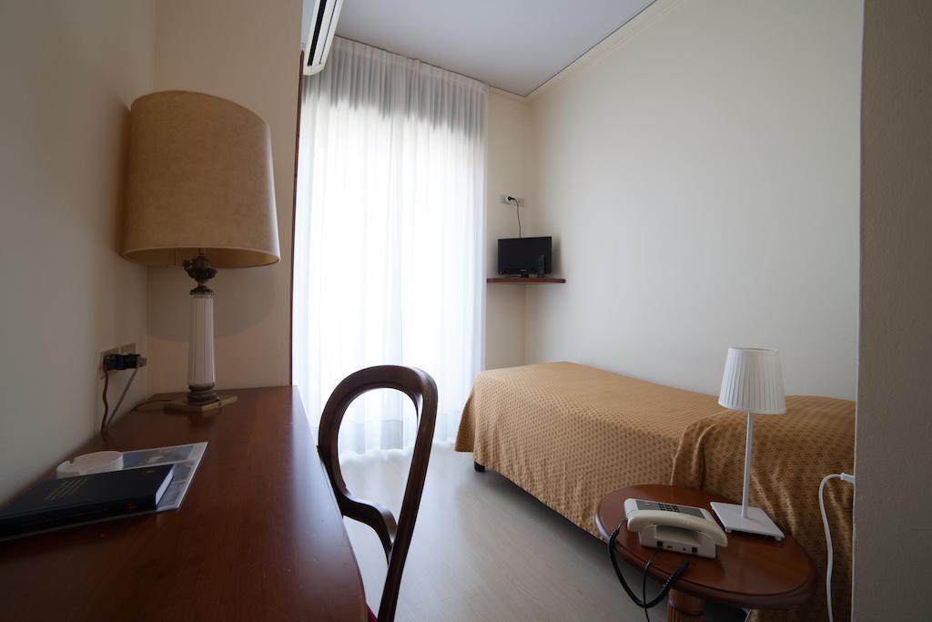 Albergo Miralago ヴェルバーニア 部屋 写真
