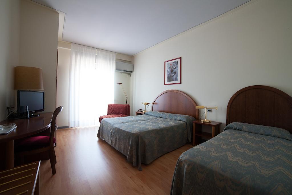 Albergo Miralago ヴェルバーニア 部屋 写真